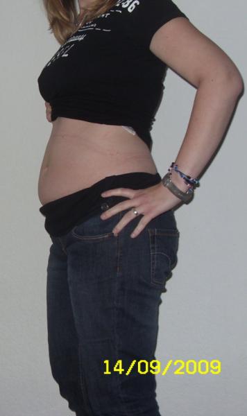 Bild zu So, hier mal mein (kaum sichtbarer) "Babybauch" - Forum für Januar - Mamis