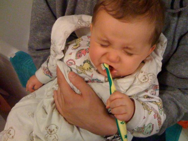 Bild zu Das erste mal Zähnchenputzen!!! - Forum für Januar - Mamis