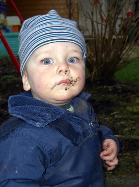 Bild zu Mama im Garten geholfen. :-) - Forum für Januar - Mamis