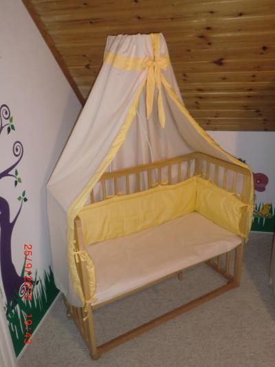 Bild zu Wie versprochen meine Bilder..Lammfell,Beistellbettchen,Badewanne und co - Forum für Januar - Mamis