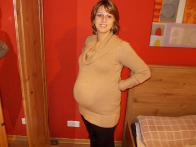 Bild zu Mal ein Bild von mir und vom Schlafplatz unserer Maus :-) - Forum für Januar - Mamis