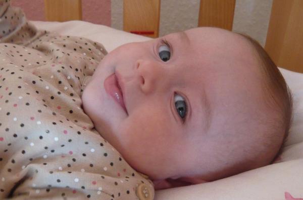 Bild zu Meine kleine Madame mal wieder zeigen will... - Forum für Februar - Mamis