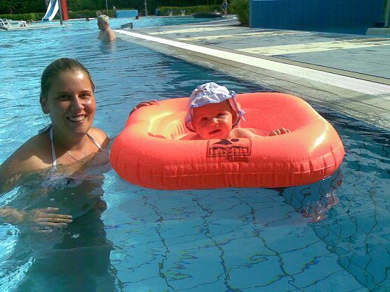 Bild zu Damien im Schwimmbad - Forum für Februar - Mamis