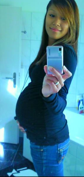 Bild zu So wieder mal ein Bild von mir und Bauchi =) - Forum für Februar - Mamis