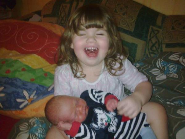 Bild zu neues bild von tim mit seiner großen schwester.,... - Forum für Februar - Mamis