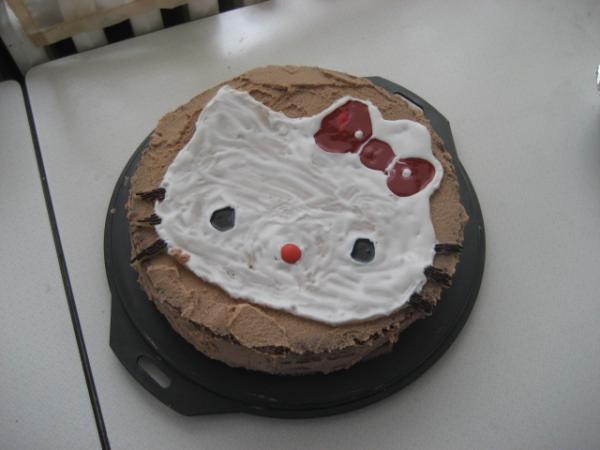 Bild zu Melina und ihr Geburtstagskuchen von Hello Kitty - Forum für Februar - Mamis
