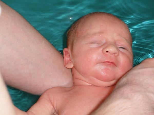 Bild zu Foto von Jolina in der Wanne :-) - Forum für Februar - Mamis