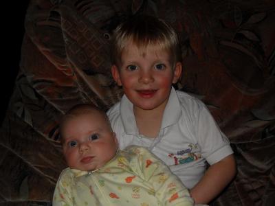 Bild zu Bin auch wieder mal hier + Foto von Kenai Luke Robin + Sean Jannik Felix - Forum für Februar - Mamis