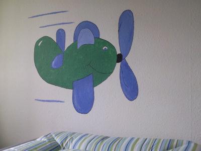 Bild zu habe jetzt doch das Flugzeug an die Wand gemalt !! - Forum für Februar - Mamis