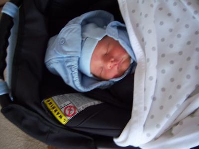 Bild zu Sind wieder zu Hause + Foto von Simon;-))) - Forum für Februar - Mamis