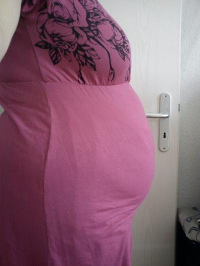 Bild zu wollte euch mal meinen 7 monats bauch zeigen, obwohl ja erst 5. monat ... - Forum für Februar - Mamis