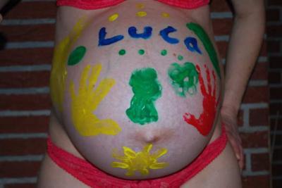 Bild zu Heute war meine Tochter mal kreativ an meinem Bauch:-) - Forum für Februar - Mamis