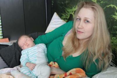 Bild zu Hier ist der Wichtelgeschenkstrampler mit Inhalt :-)) - Forum für Februar - Mamis