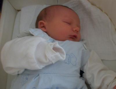 Bild zu Auch mal ein Foto von unserem Emilijan... - Forum für Februar - Mamis