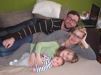 Bild zu Mal ein neues Bildchen von uns - Forum für Februar - Mamis