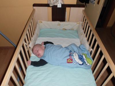 Bild zu wälzen sich euren süßen auch so in ihrem bett??? - Forum für Februar - Mamis