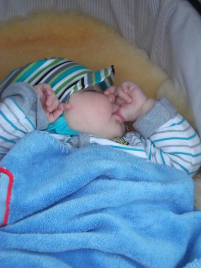 Bild zu Mein kleiner Daumenlutscher;-) - Forum für Februar - Mamis