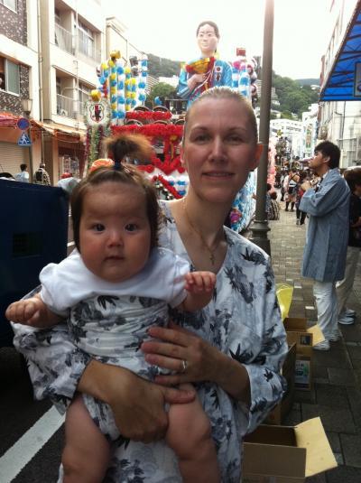 Bild zu Klein Lina und Mama auf dem Festival;-) - Forum für Februar - Mamis