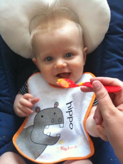 Bild zu Das erste Zähnchen unten ist durchgebrochen... - Forum für Februar - Mamis