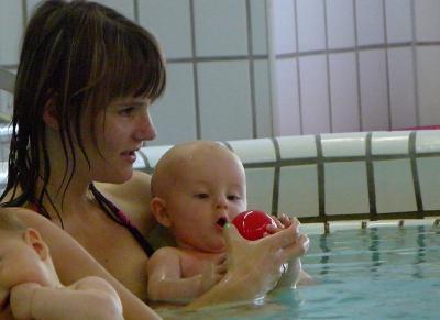 Bild zu Die erste Stunde Babyschwimmen :-) - Forum für Februar - Mamis