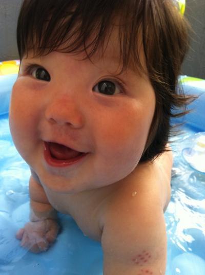Bild zu ~~~ LINA beim baden ~~~   sooooooo sweet - Forum für Februar - Mamis