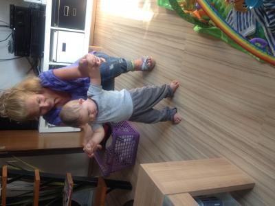 Bild zu Nicht krabbeln, nicht sitzen aber laufen wollen - Forum für Februar - Mamis