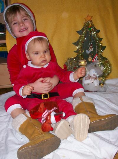 Bild zu Vorweihnachtliche Grüsse für Euch von meinen zwei Wichtel :) - Forum für Februar - Mamis