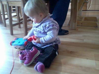 Bild zu Jetzt haben wir auch Schuhe... - Forum für Februar - Mamis
