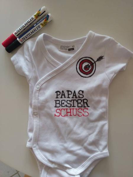 Bild zu Das erste Kleidungsstück... - Forum für Februar - Mamis