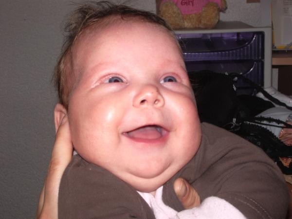 Bild zu So schön kann meine kleine schon lachen :) !!! - Forum für März - Mamis