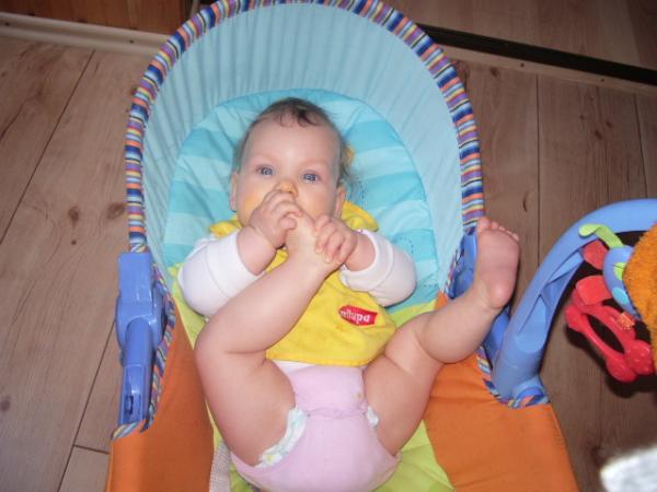 Bild zu Und so sieht sie beim Essen aus - Forum für März - Mamis