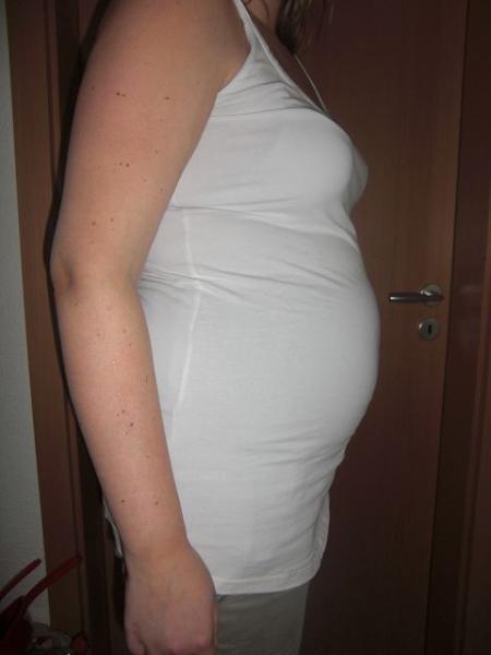 Bild zu Ach mal ein Bauchbild zeigen möchte von gestern 17+5 SSW :-) - Forum für März - Mamis