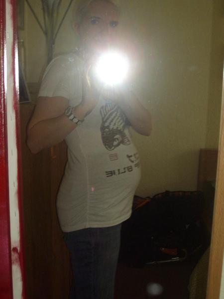 Bild zu Halbzeit mit Bauchfoto :) Freu - Forum für März - Mamis