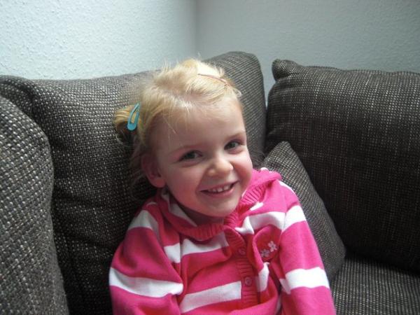 Bild zu Mal meine Tochter zeigen möchte :-) - Forum für März - Mamis