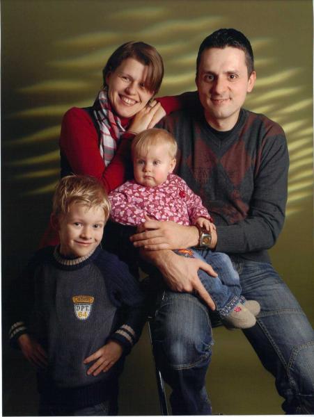 Bild zu Bin auch wieder online....endlich!!!! (Update + aktuelles Familienfoto) - Forum für März - Mamis