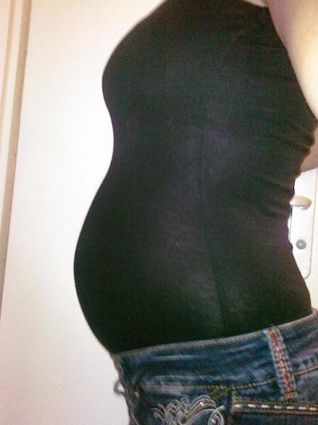 Bild zu bauchbild und frage zu senkwehen - Forum für März - Mamis