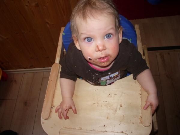 Bild zu Nele hat Kuchen gemampft , mhhhh lecker :) - Forum für März - Mamis