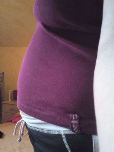 Bild zu Hat ihr auch schon ein kleines Bäuchlien? Hier mal meinen :) - Forum für März - Mamis
