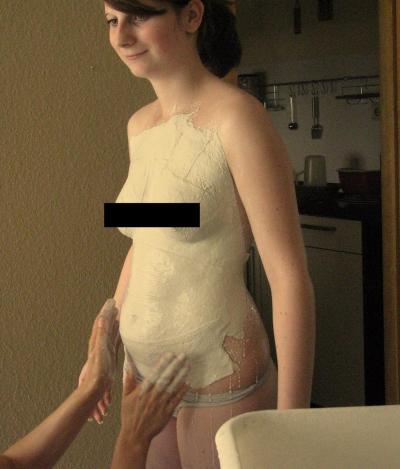 Bild zu Erste Bauchabformung mit Schwiegermutti, mit Foto :-) - Forum für März - Mamis