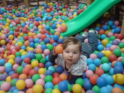 Bild zu Nur kurz melde, da Ferien....warum meine Maus ein Bällebecken bekommt;-) - Forum für März - Mamis