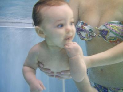 Bild zu Unterwasserfotos Babyschwimmen Teil II - Forum für März - Mamis