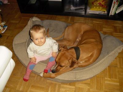 Bild zu Meine kleine Maus mit ihrem "kleinen" freund ;) - Forum für März - Mamis