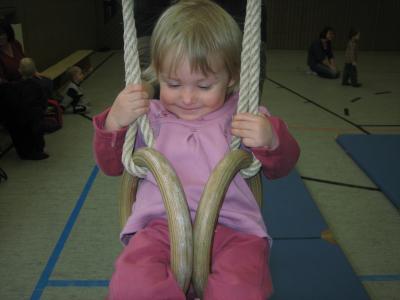 Bild zu 2 Fotos aus dem Kinderturnen aktuell v. heute - Forum für März - Mamis