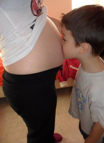 Bild zu meine kugel wird geknutscht :-) - Forum für März - Mamis