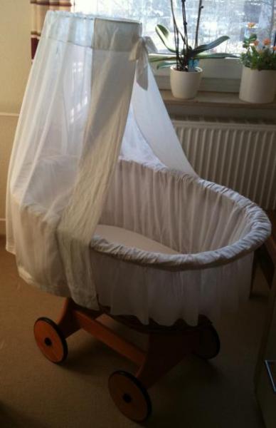 Bild zu Wir verkaufen unseren süßen Stubenwagen, hat jemand noch Bedarf? - Forum für März - Mamis