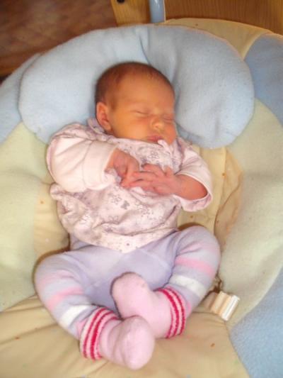 Bild zu nun ist sie schon 3 wochen alt - Forum für März - Mamis