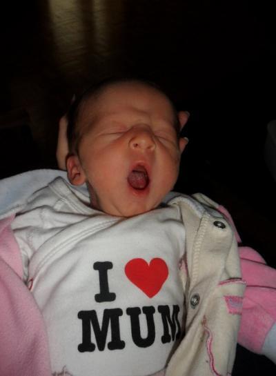 Bild zu meine maus schon 10tage alt.... - Forum für März - Mamis