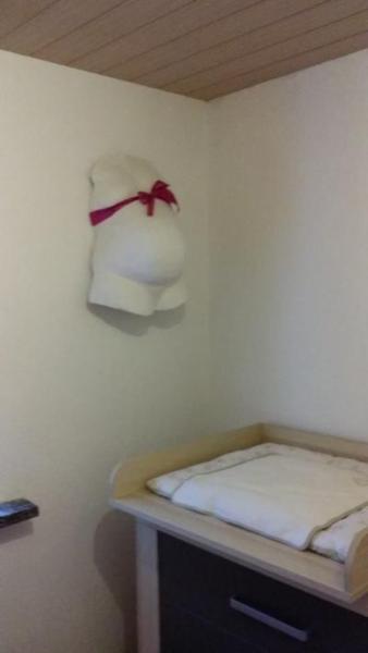 Bild zu Babybuch hängt .... an der Wand *lach* - Forum für März - Mamis