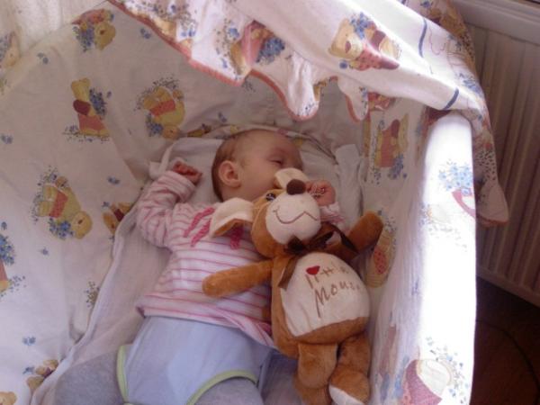 Bild zu Aktuelles Foto Von meiner maus :D beim schlafen ;) - Forum für April - Mamis