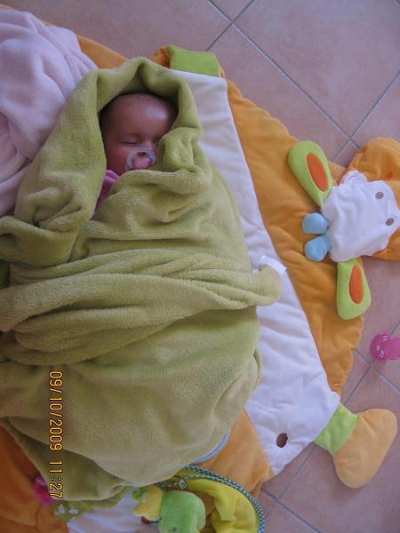 Bild zu So schläft meine Maus am liebsten - Forum für April - Mamis